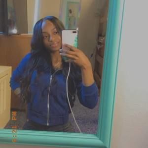 Meet your Posher, Alexis